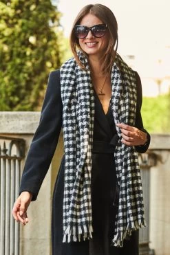 Black & White Dogtooth Print Tassel Detail Scarf -Trendora Shop web extras scarves 223