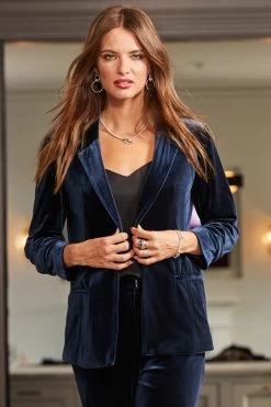 Midnight Blue Velvet Blazer 14 Midnight Blue Velvet Blazer -Trendora Shop web rt 150 s22ow029be0028 a22bw004be0028 209 1