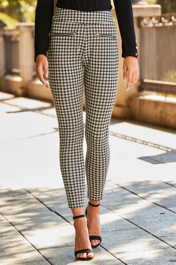 Black & White Dogtooth Print Leggings With Zip Detail Pockets 2 Black & White Dogtooth Print Leggings With Zip Detail Pockets - Image 2