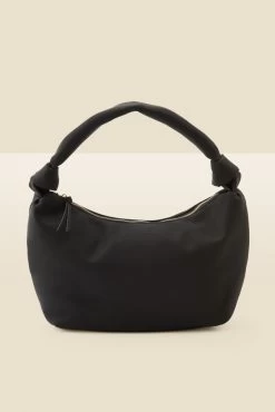 Black Faux Leather Knot Detail Slouched Shoulder Bag 6 Black Faux Leather Knot Detail Slouched Shoulder Bag -Trendora Shop web s22ac003bk 1