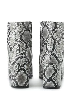 Anna Snake Leather Ankle Boot 11 Anna Snake Leather Ankle Boot -Trendora Shop web sa18fw08nlbn01 snake print leather ankle boot 02