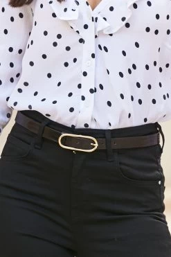 Chocolate Brown Croc Effect Leather Waist Belt With Gold Round Buckle -Trendora Shop webcrop 16 s22tw009whsp 046